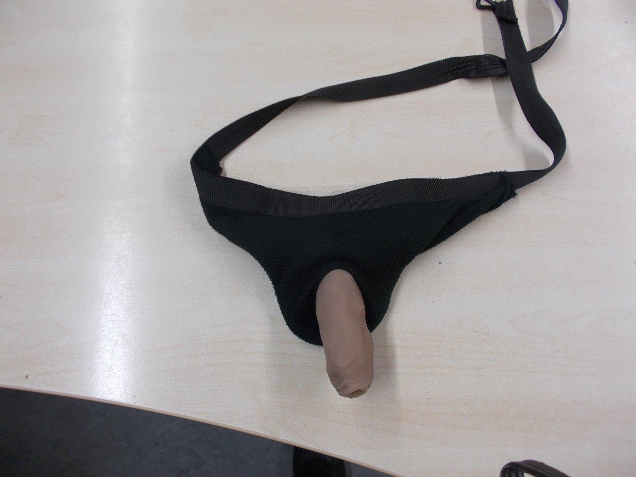 Mit Plastikpenis zum Drogentest MIMIKAMA