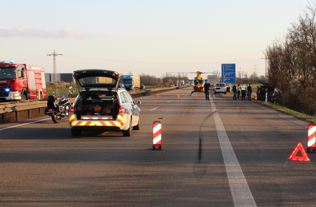 POL-PDNW: (Eppstein) Verkehrsunfall mit eingeklemmter Fahrzeugführerin ... - Presseportal.de (Pressemitteilung)