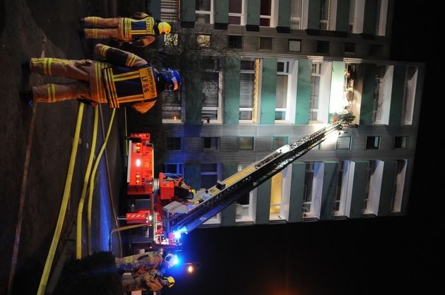 FW-PI: Wohnungsbrand in Halstenbek - Fotos vom Einsatzort