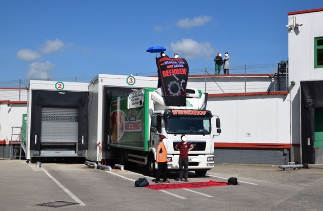 POL-NI: Demonstranten/ -Innen blockieren Fa. Wiesenhof in Holte - Presseportal.de (Pressemitteilung)