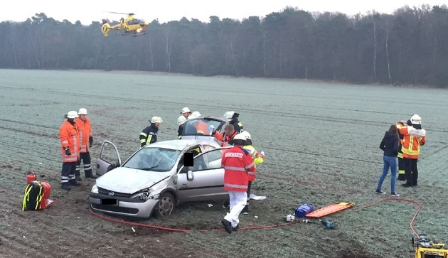 POL-NI: Verstellen des Radiosenders führt zum Unfall