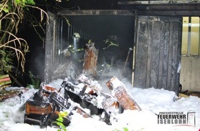 Feuerwehr Iserlohn: FW-MK: Containerbrand drohte auf Firmenhalle &uuml;berzugreifen