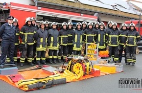 Feuerwehr Iserlohn: FW-MK: 15 neue Feuerwehrm&auml;nner - und Frauen