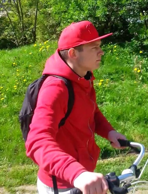 POL-UN: Unna - Öffentlichkeitsfahndung nach Verkehrsunfallflucht - Wer kennt den abgebildeten jungen Mann?