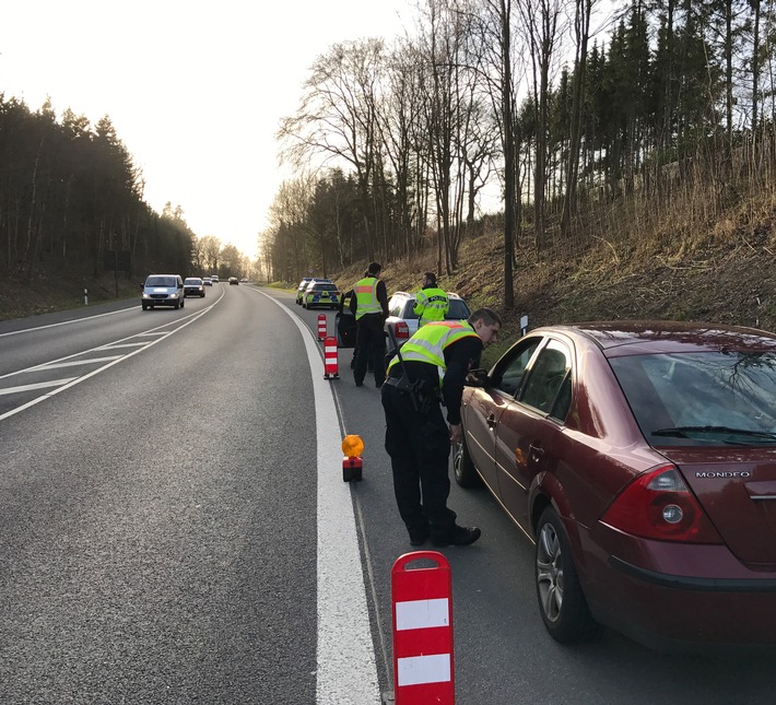 POL-CUX: Diverse Verstöße und Straftaten bei Großkontrolle auf A 27 aufgedeckt