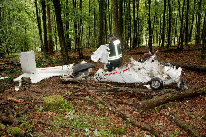 POL-HM: Nachtragsmeldung zur Mitteilung "Zwei Tote nach Flugzeugabsturz im Solling (Landkreis Holzminden)"