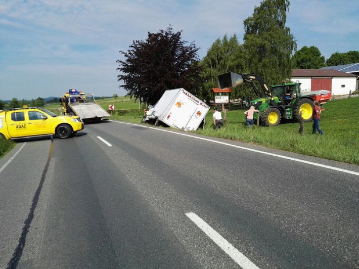 POL-NOM: Grillwagen kam im Straßengraben zum Stehen