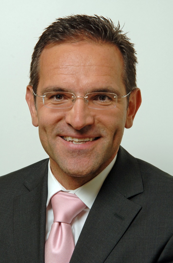 Dr. <b>Jens Nixdorf</b> ab 1.1.2014 Geschäftsführer bei Gas-Union Weiterer Text <b>...</b> - wechsel-in-der-geschaeftsfuehrung-von-gas-union-gmbh