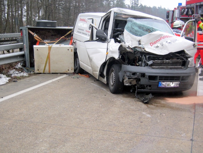 POL-WL: Sekundenschlaf führte zu Verkehrsunfall mit zwei schwerverletzten Personen