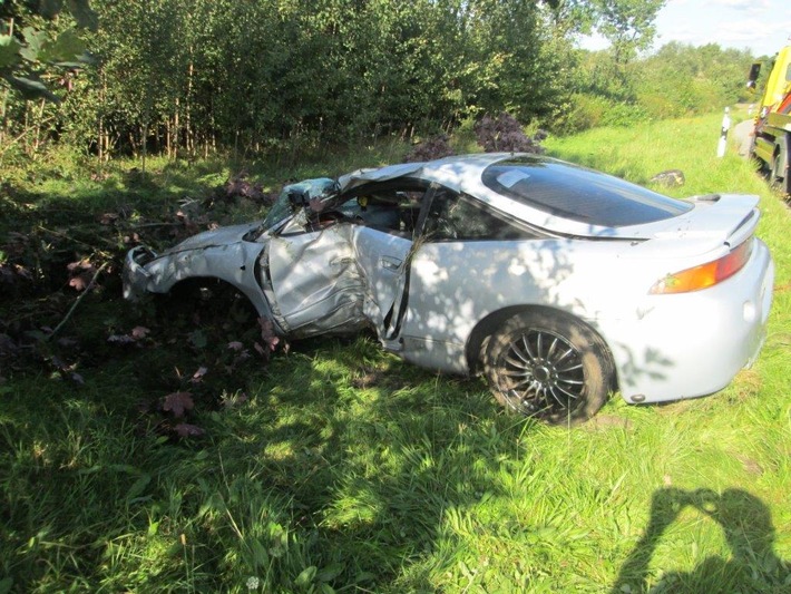 POL-FL: B200/Flensburg - Ersthelfer und Zeugen nach schwerem Unfall gesucht