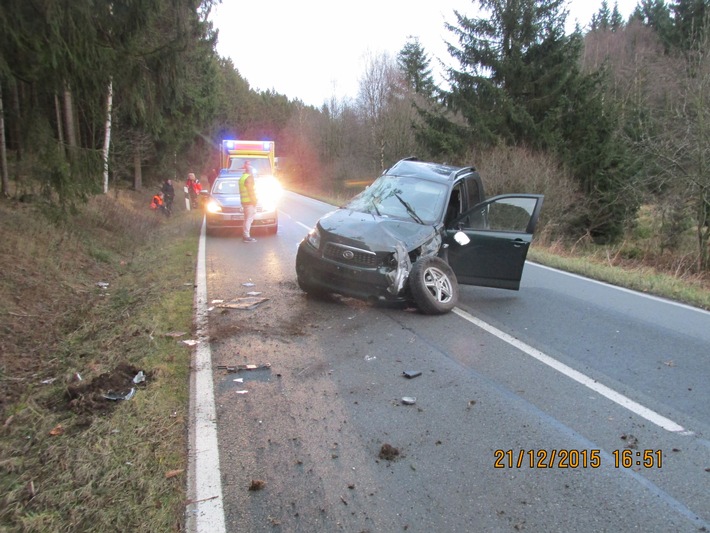 POL-HOL: Landesstraße 549 - Boffzen Richtung Neuhaus: Von Fahrbahn abgekommen und umgekippt - Fahrzeug Totalschaden / Fahrer unverletzt -