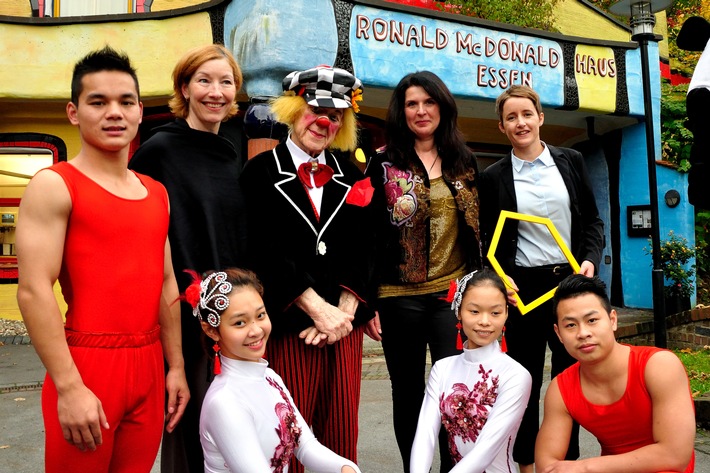 Zirkus mit Herz - Oleg Popov richtet zusammen mit dem Chinesischen Staatscircus eine Benefizveranstaltung zugunsten der McDonald's Kinderhilfe Stiftung aus 