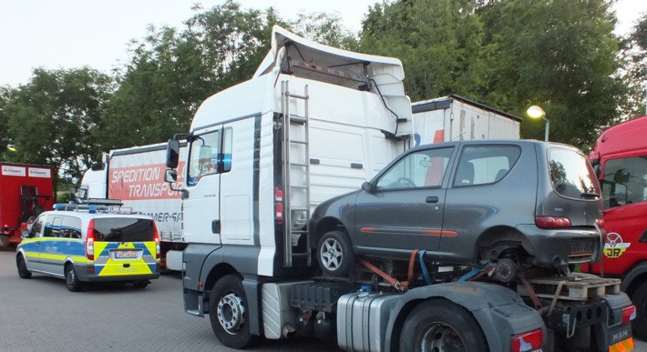 POL-SE: BAB 21, Rastplatz Schackendorf   / Polizei untersagt Weiterfahrt nach Lkw-Kontrolle