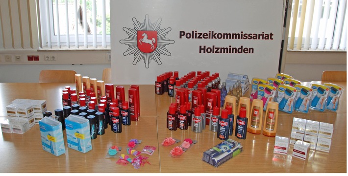 POL-HOL: "Spezialisiert" auf Kosmetika: Gewerbsmäßige Ladendiebe dingfest gemacht - Waren im Wert von 2.000,-- EUR sichergestellt -