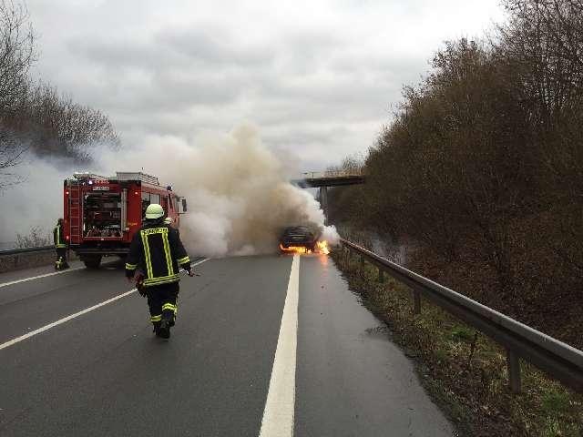 POL-NI: Brennender Pkw auf Bundesstraße 65