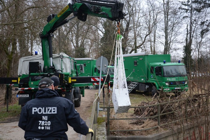 POL-HM: Serieneinbrecher festgenommen - die Tatverdächtigen sollen über 50 Einbrüche in den Bereichen Hameln, Hildesheim, Schaumburg, Peine, Braunschweig, Gifhorn, Salzgitter und Goslar begangen haben