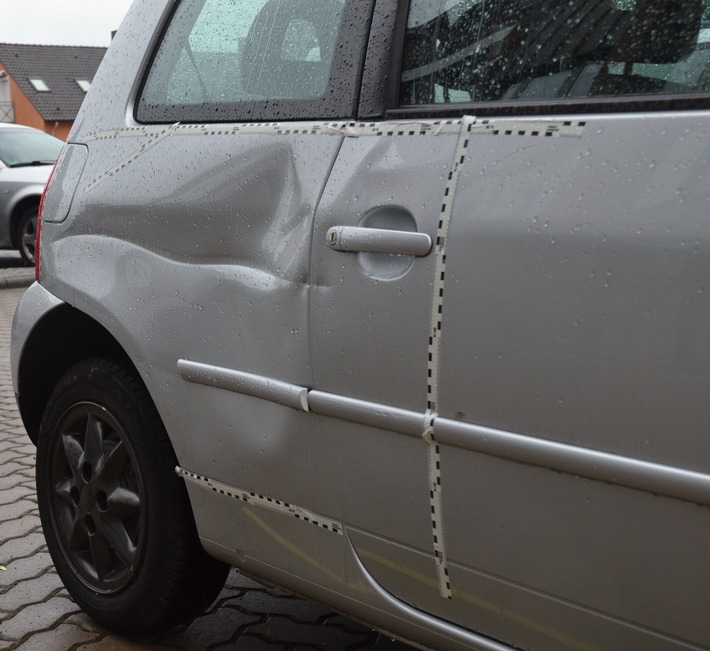 POL-NI: Unbekannter beschädigt geparkten PKW VW Lupo erheblich !  [mit der Bitte um Veröffentlichung]