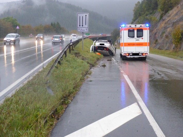 POL-FR: Hochschwarzwald, Friedenweiler-R&ouml;tenbach, OT Friedenweiler, B31, Erster Unfall in der Wintersaison 2016/2017 auf Grund Schneegl&auml;tte und falscher Bereifung