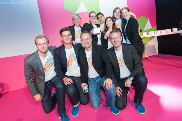 Bild zum Beitrag: Pixum gewinnt den Marketing Intelligence &amp; Innovation Award 2016 für die beste Organisation im Bereich Marketing 