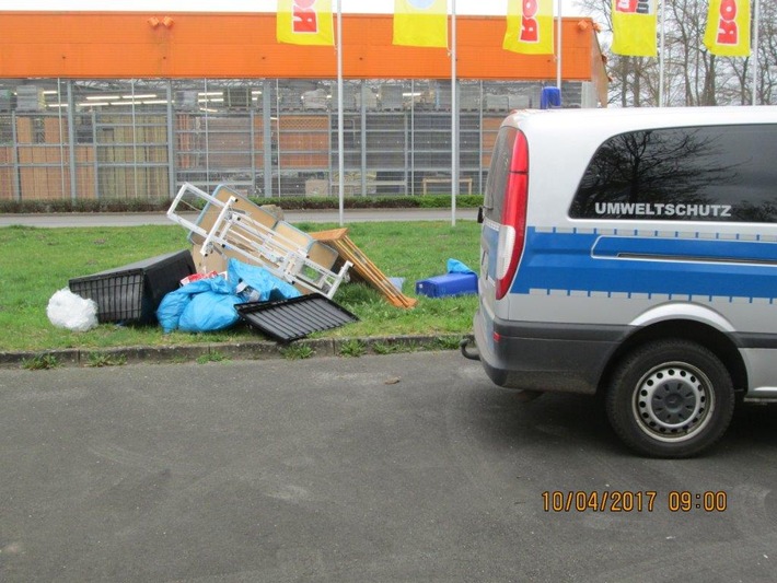 POL-SE: Elmshorn - Polizei erbittet Hinweise nach illegaler Abfallablagerung