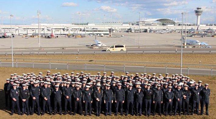 Bundespolizeidirektion München: Knapp 200 neue Bundespolizisten am Münchner Flughafen - Laufbahnabsolventen aus ganz Deutschland verstärken die Flughafendienststelle -