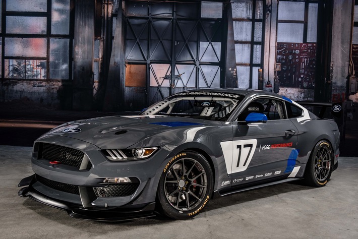Bild zum Beitrag: Weltpremiere auf der SEMA: Ford Performance enthüllt den rennfertigen Ford Mustang GT4 