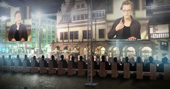 Bild zum Beitrag: Großinstallation und transmediales Konzert für 95 Künstler: ABENDMAHL - abnehmender Schrecken/zunehmende Liebe 