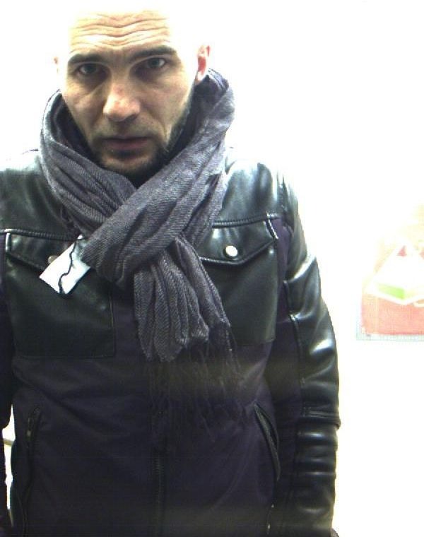 POL-PB: Überwachungsfoto zeigt Taschendieb - Polizei sucht Zeugen