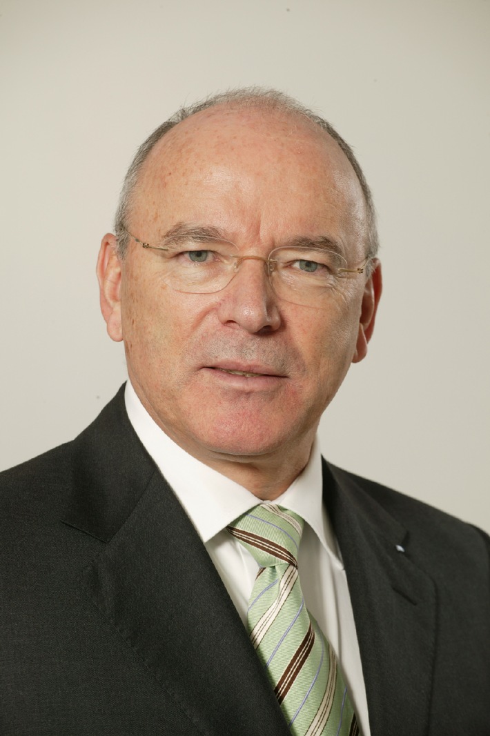 Stabwechsel an der VdTÜV-Spitze / Dr.-Ing. Peter Hupfer einstimmig zum