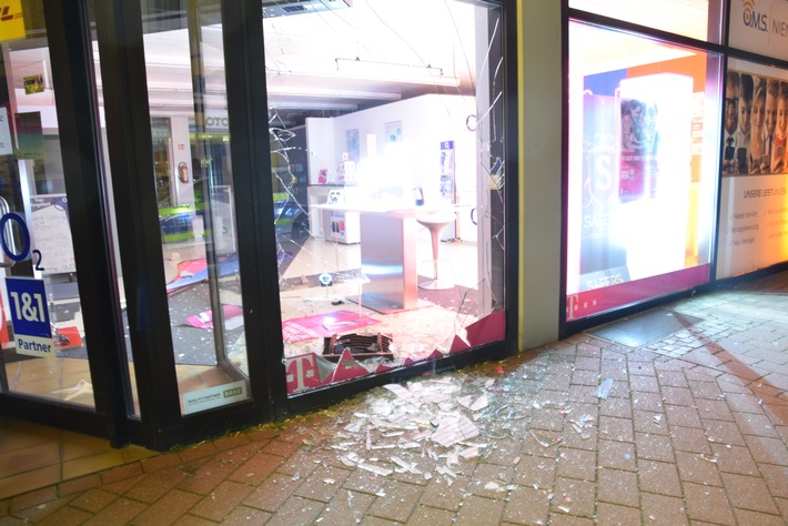 POL-NI: Nienburg-Einbruch in Handy-Fachgesch&auml;ft