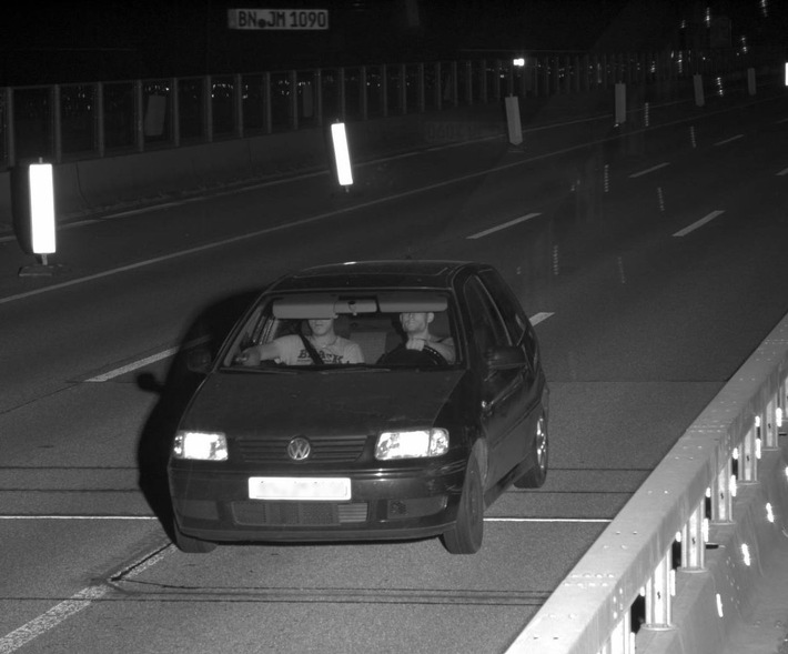 POL-SU: Kripo sucht Kfz-Kennzeichendieb