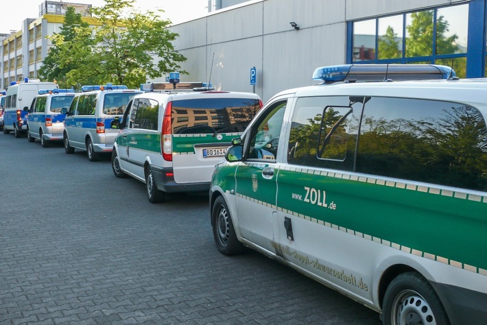 POL-D: Drogen, Schwarzarbeit, illegaler Aufenthalt -  Zoll und Polizei prüften gemeinsam in Düsseldorf