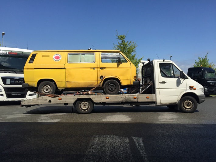 POL-SE: Quickborn, Albert-Einstein-Ring   / Überladener Lkw mit unzureichender Ladungssicherung