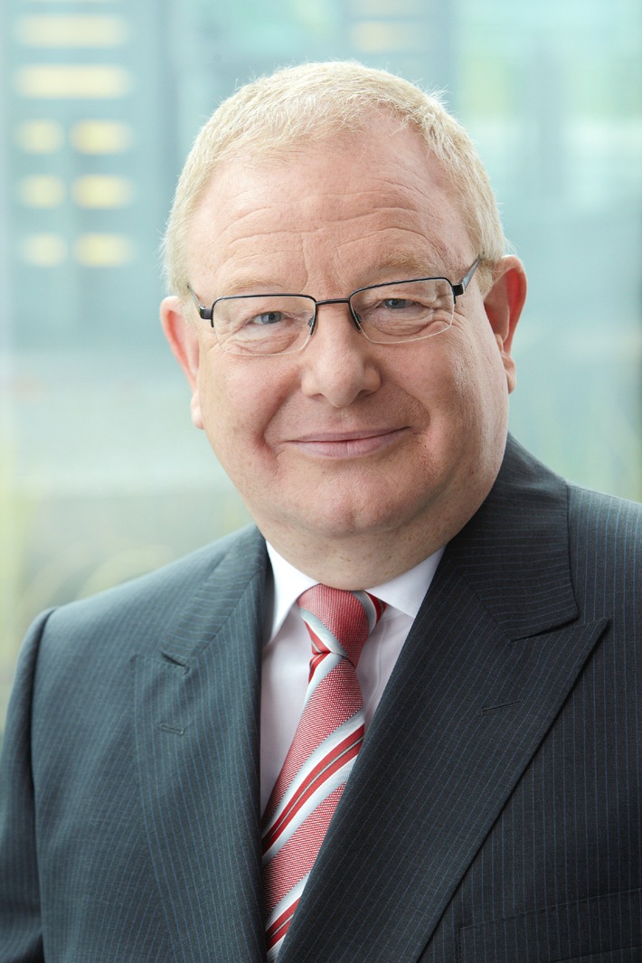 Bildbeschreibung: Als Vorstandsmitglied der ERGO Versicherungsgruppe AG ist Christian Diedrich für das Kompositversicherungsgeschäft ... - ergo-versicherung-wachstum-im-gewerbe-industriegeschaeft