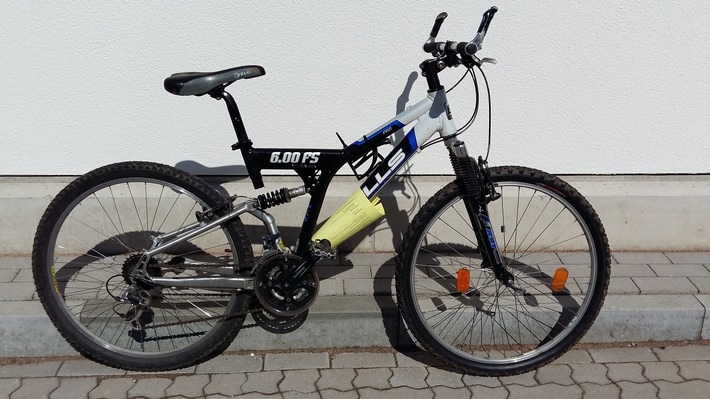 POL-HM: Männer mit zwei Mountainbikes angetroffen - ein Fahrrad als geklaut identifiziert - wem gehört das zweite Fahrrad?