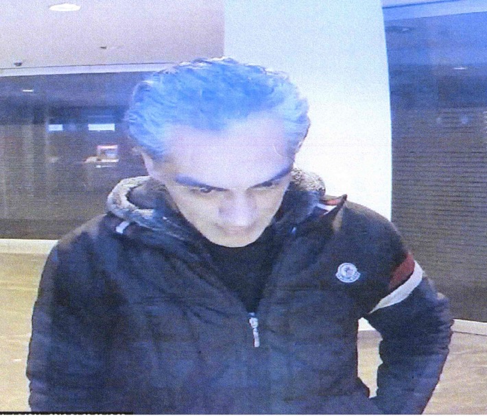 POL-RE: Recklinghausen: Mit EC-Karte unberechtigt Bargeld abgehoben - Öffentlichkeitsfahndung mit Foto
