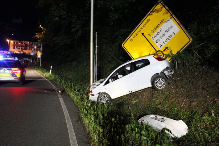 POL-MK: Polizei sucht Zeugen für spektakuläre Unfallflucht