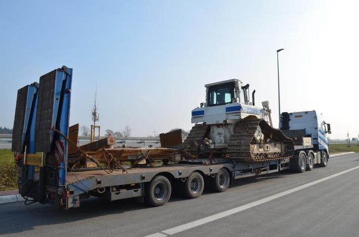 POL-FL: BAB 7/Bollingstedt (SL-FL) - LKW-Großkontrolle auf der A7