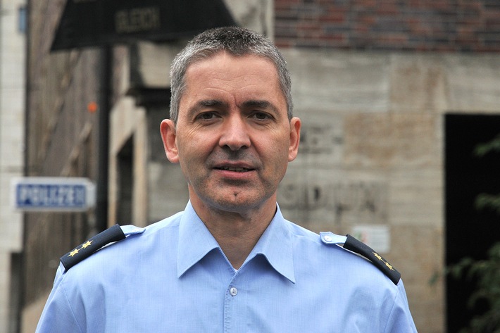 ... neuer Leitung - Polizeioberrat Thomas Decken wechselt ins PolizeiprÃ