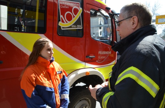 "High five" für die Feuerwehr / Zum Girls'Day: Paula erlebt einen Tag bei der Berufsfeuerwehr Gießen 