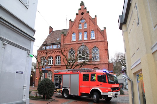 FW-E: Feuer in Schleifmaschine einer Schuhmacherei