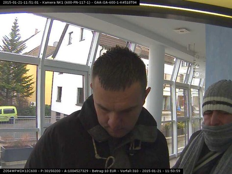 POL-D: Öffentlichkeitsfahndung -  Wer kennt die Betrüger? - "Autoverkäufer" ergaunern 178.000 Euro - Polizei fahndet mit Bildern