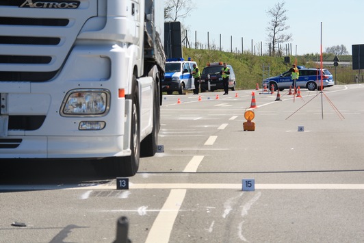 POL-HM: Folgemeldung zu "Tödlicher Verkehrsunfall - Bundesstraße 442 voll gesperrt"