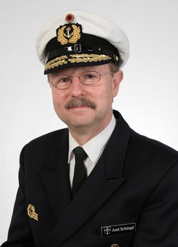 Archivbild: Der Inspekteur der Marine, Vizeadmiral Axel Schimpf, wird am 29.