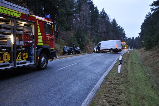 POL-WL: Verkehrsunfall mit einer schwer- und einer leichtverletzten Person