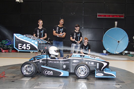 Bild zum Beitrag: Mit Rückenwind aus dem Windkanal: Ford unterstützt Elektromobilität in der Formula Student 