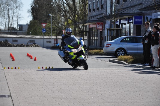 POL-WL: Sicher mit dem Motorrad durch den Sommer...