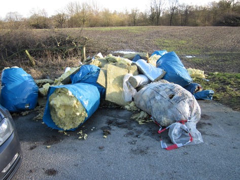 POL-SE: Neversdorf / Struvenhütten - Unbekannte entsorgen illegal Mineralwolle - Wer hat etwas gesehen?