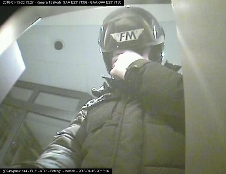 POL-AA: Schwäbisch Gmünd / Bettringen: Wer kennt den Täter - Unbekannter versuchte mit entwendeter Scheckkarte Geld abzuheben