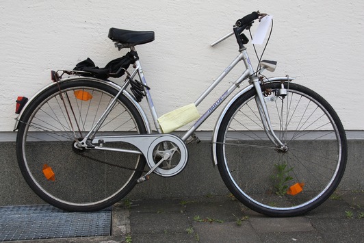 POL-HM: Mutmaßliche Fahrraddiebe angetroffen - Polizei sucht Eigentümer der sichergestellten Fahrräder